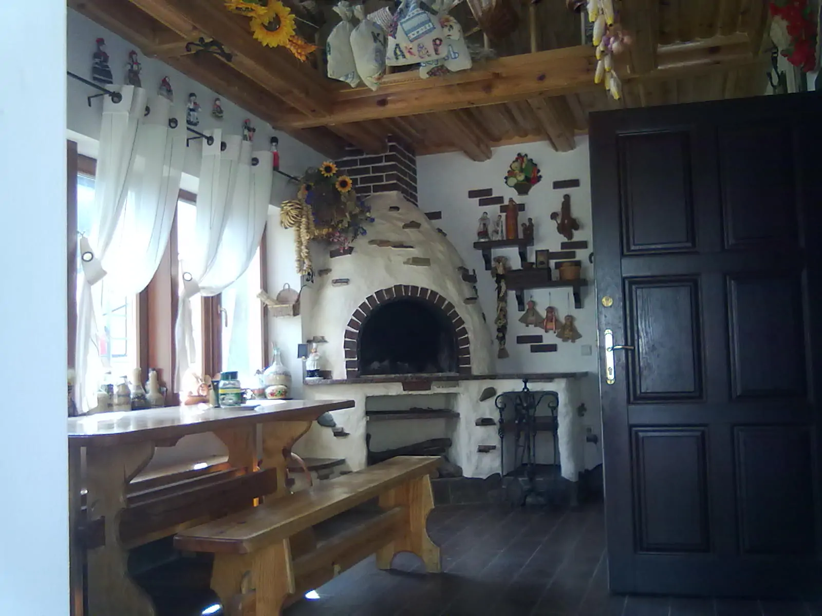Інтер’єр квартири приватного будинку з декоративною венеціанською штукатуркою